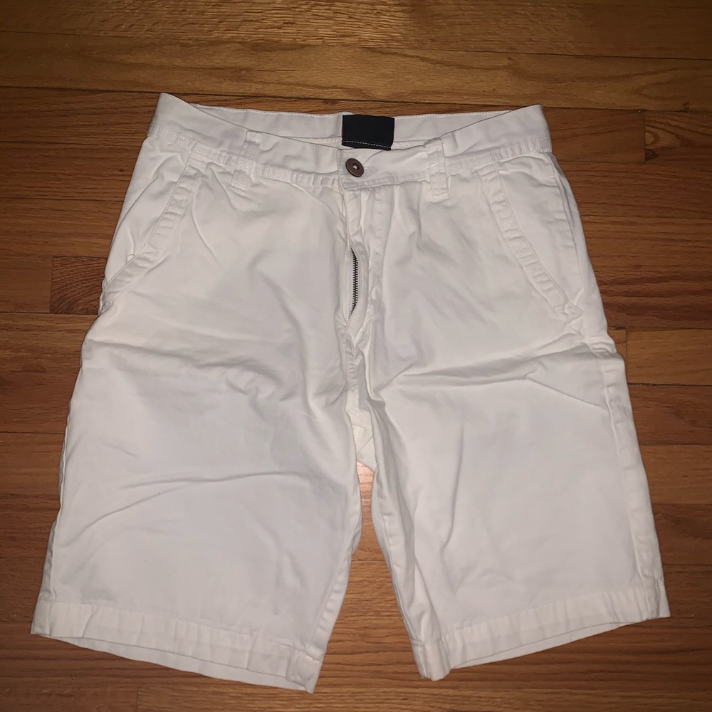 White basic men’s summer short
